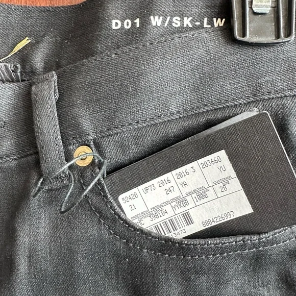 💯Auth Saint Laurent NWT Style: D01 W/SK-LW Black Denim Jeans